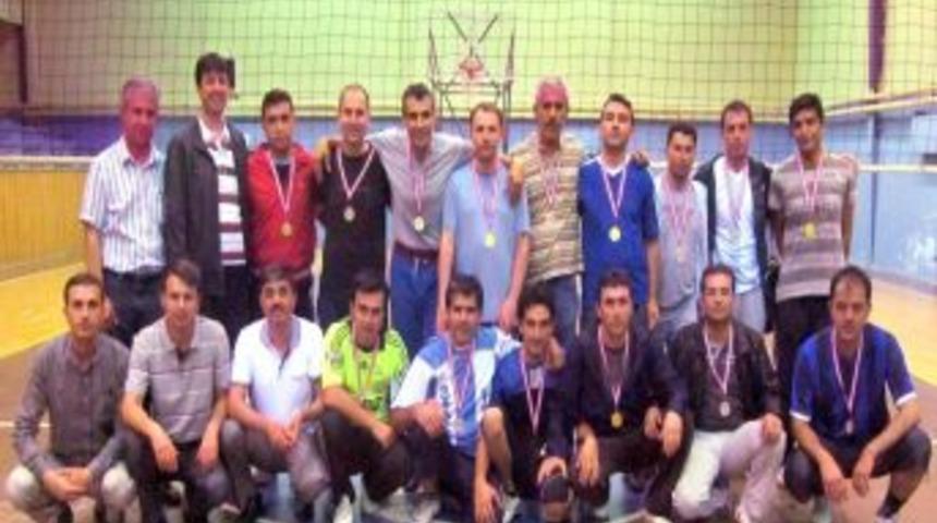 Simav'da &Ouml;ğretmenler Arası Voleybol Turnuvası Sonu&ccedil;landı