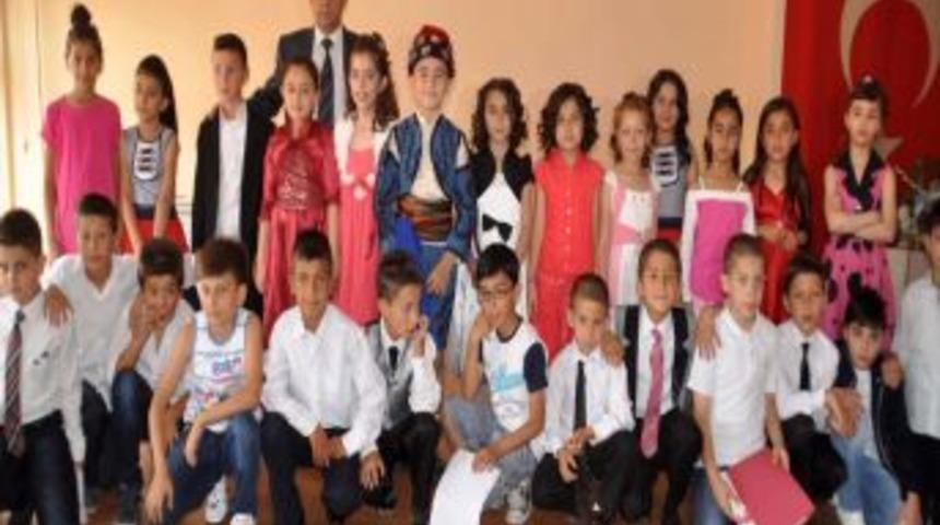 &Ouml;ğrencilerin Yıl Sonu G&ouml;sterisi Ailelerinin Beğenisini Kazandı