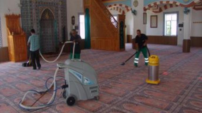 Adıyaman'da Cami Ve Taziye Evleri Temizleniyor