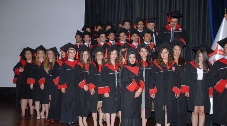 Sd&uuml;&rsquo;de 85 Tıp &Ouml;ğrencisi Mezun Oldu