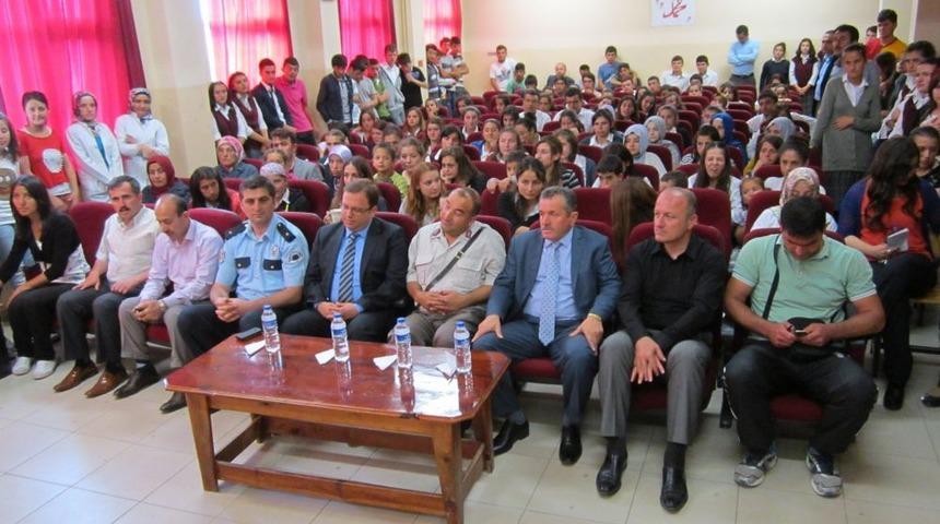 Eflani Lisesi &Ouml;ğrencileri Tiyatro Oyunu Sahneledi