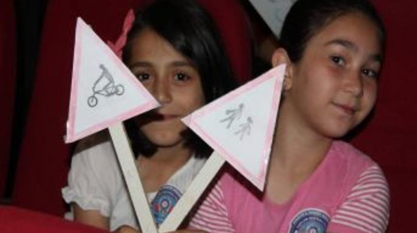 &Ccedil;ocuklara Trafik Eğitimi Meyvelerini Verdi