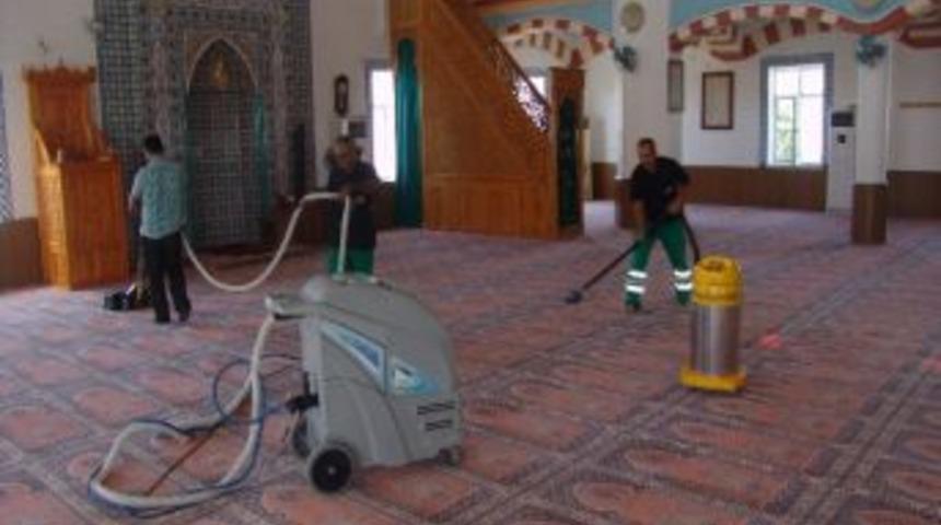 Adıyaman&rsquo;da Cami Ve Taziye Evleri Temizleniyor