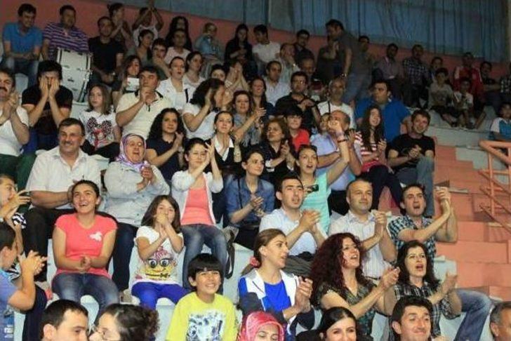 Kurumlararası Voleybol Turnuvasında Valilik Şampiyon Oldu G1