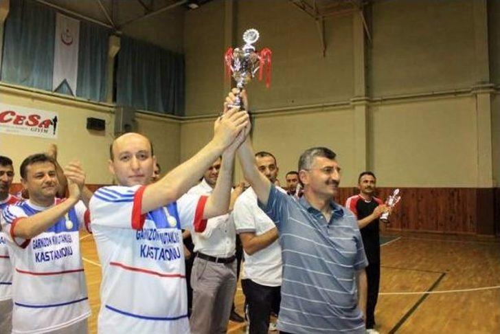 Kurumlararası Voleybol Turnuvasında Valilik Şampiyon Oldu G4