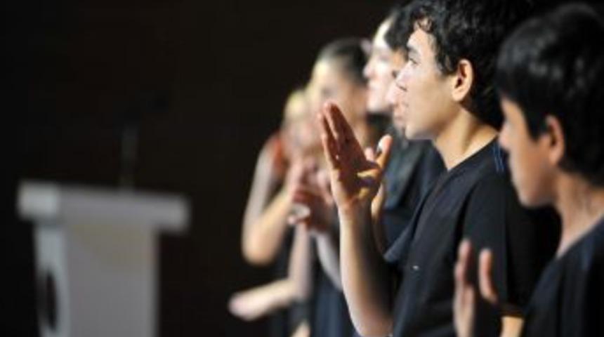 İşitme Engelli &Ouml;ğrenciler, Işaret Diliyle Konser Verdi