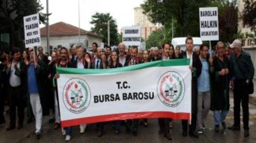 Bursa'da Avukatlar C&uuml;bbeleriyle Y&uuml;r&uuml;d&uuml;