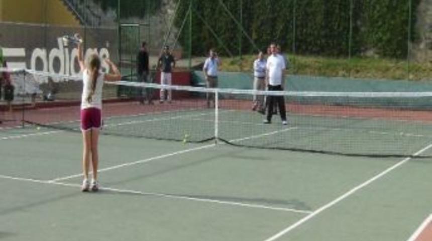 Vali Al şampiyon teniş&ccedil;iyle ma&ccedil; yaptı