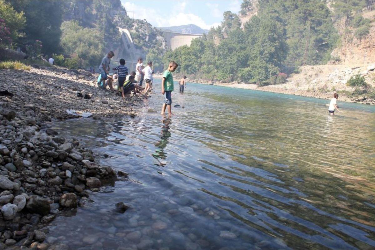 Oymapınar, Doğal Ortamda Ailece Piknik Yapmak Isteyenlerin Akınına Uğruyor