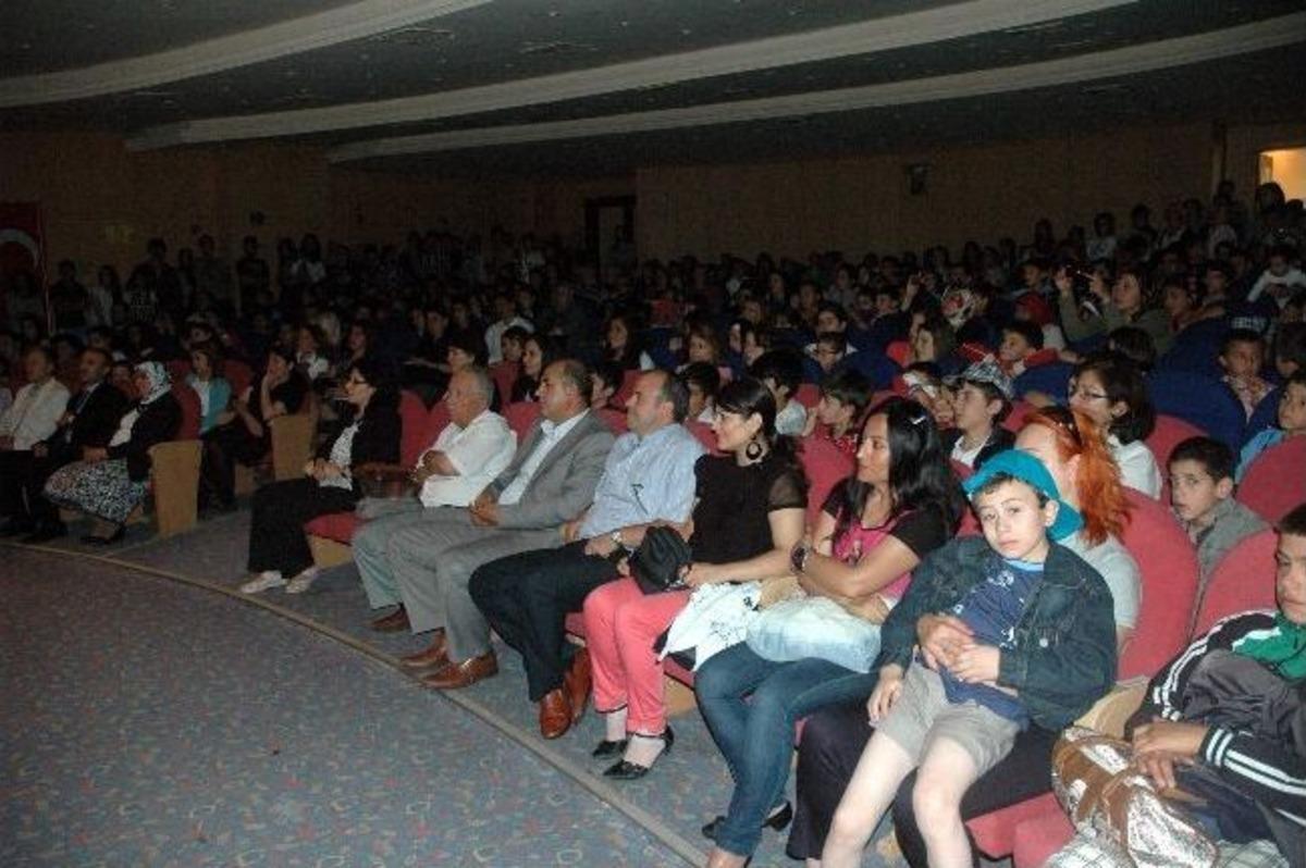 Eskişehir'de Yurt &Ccedil;ocuklarının G&ouml;sterisi İlgi G&ouml;rd&uuml;