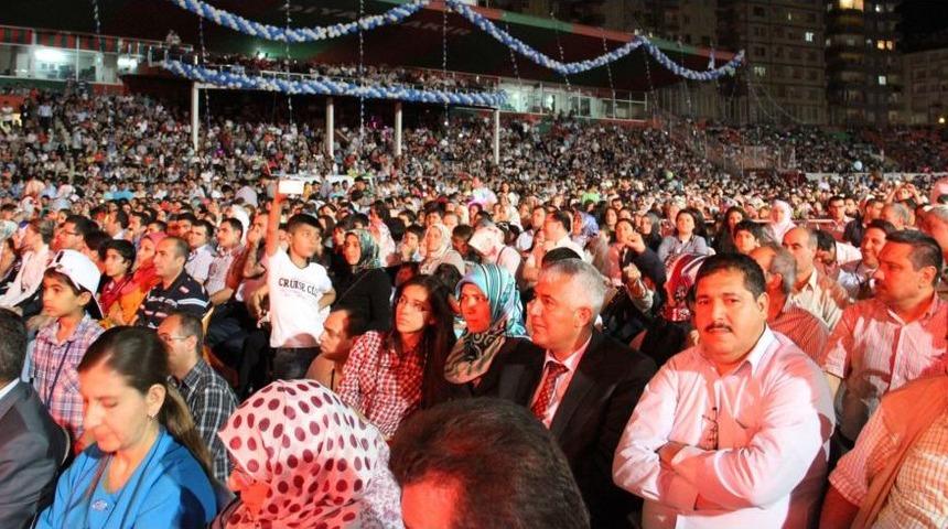 Diyarbakır D&uuml;nya &Ccedil;ocuklarının Şarkı Ve T&uuml;rk&uuml;leriyle Coştu