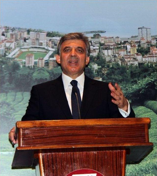 Cumhurbaşkanı Abdullah Gül Rize'de Onuruna Verilen Yemeğe Katıldı