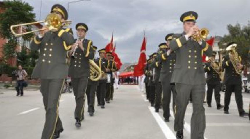 Amasya Festivali Kortej Y&uuml;r&uuml;y&uuml;ş&uuml;yle Başladı
