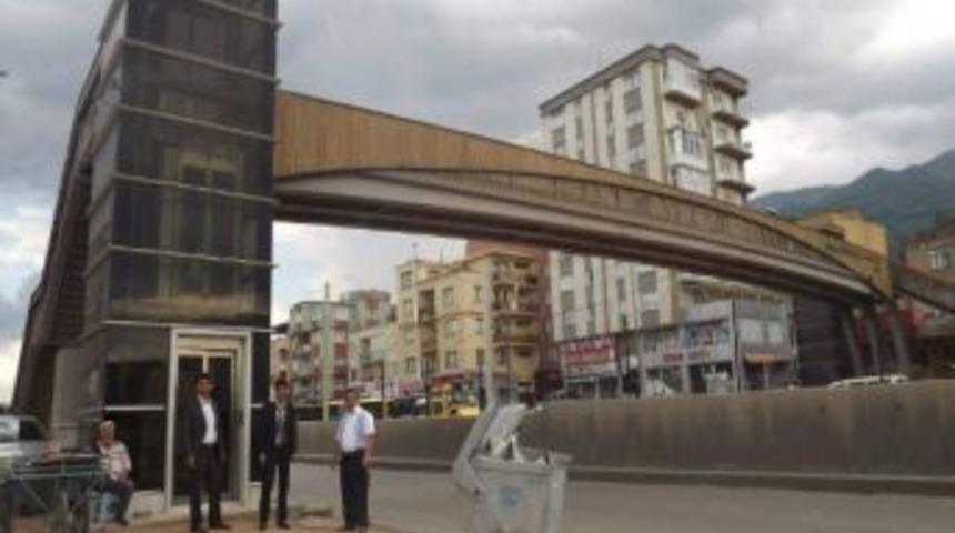 "&uuml;st Ge&ccedil;it Yolun Ortasında Kaldı, Yeni Kazalar Yaşanmasın"