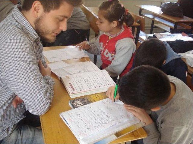 Onları &Uuml;niversiteli Ağabey Ve Ablaları &Ccedil;alıştırdı 2