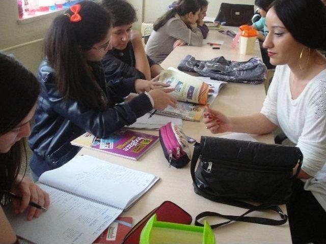 Onları &Uuml;niversiteli Ağabey Ve Ablaları &Ccedil;alıştırdı 3