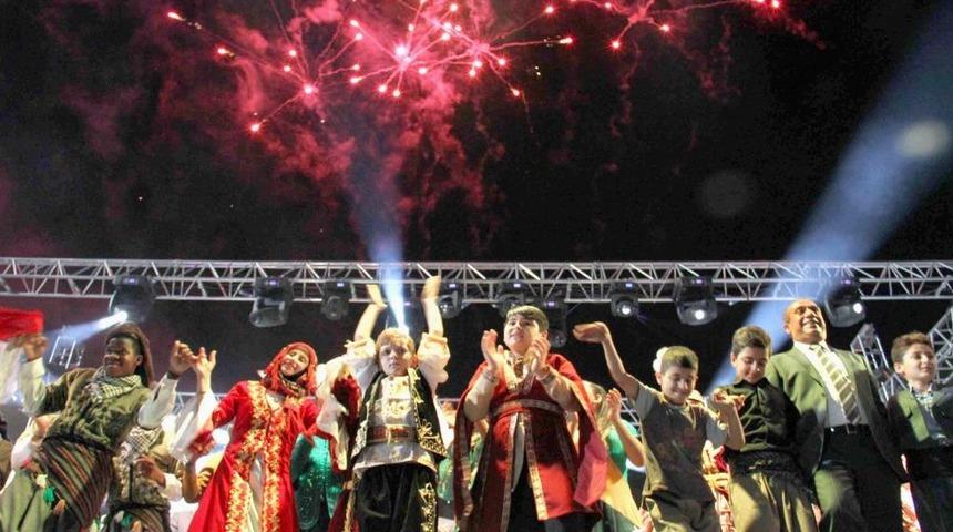 Diyarbakır&rsquo;da &lsquo;d&uuml;nya &Ccedil;ocukları&rsquo; Sevgisi Stada Sığmadı