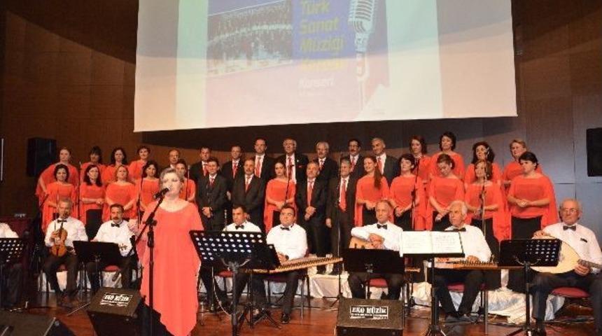 T&uuml;rk Sanat M&uuml;ziği Konseri B&uuml;y&uuml;k İlgi G&ouml;rd&uuml;