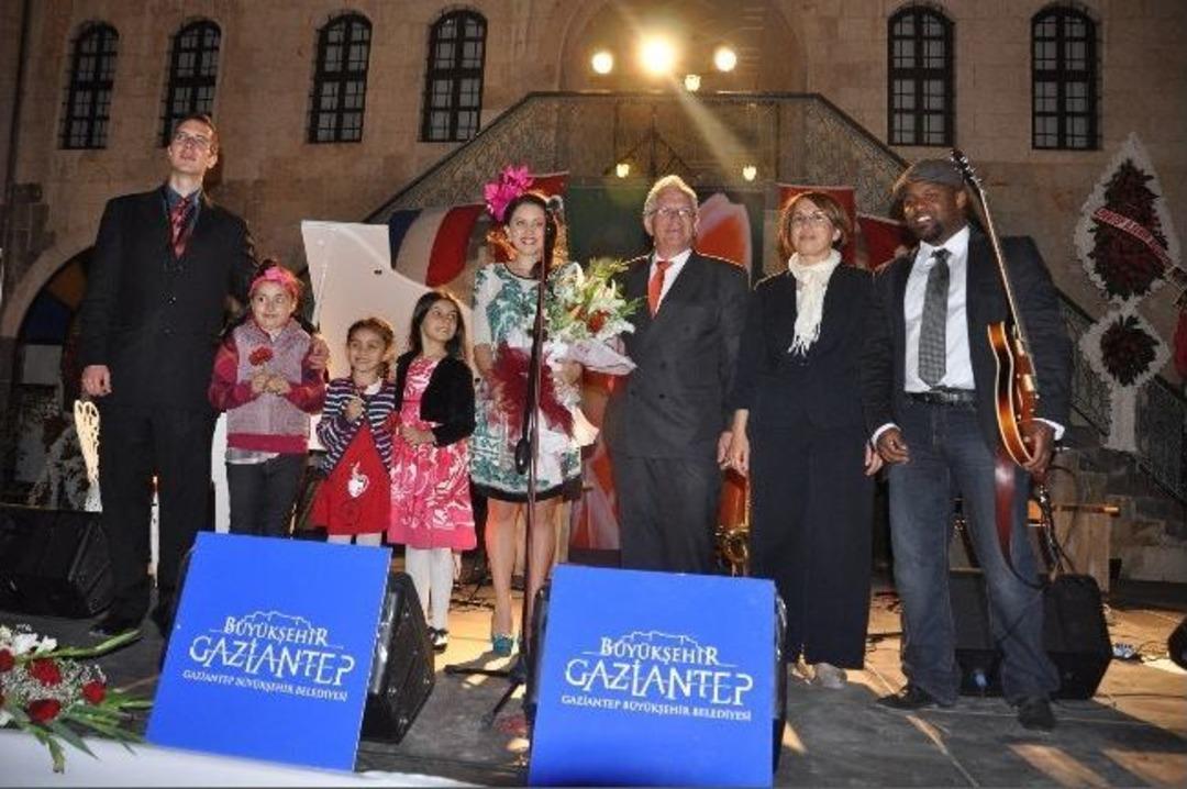 Caz Sanat&ccedil;ısı Karsu D&ouml;nmez Şirehan Hotel&rsquo;de Konser Verdi