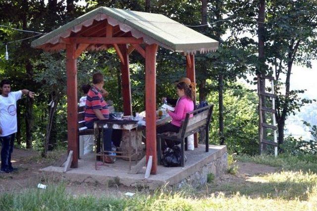 Öğrenciler Hem Piknik Yaptı, Hem Kitap Okudu