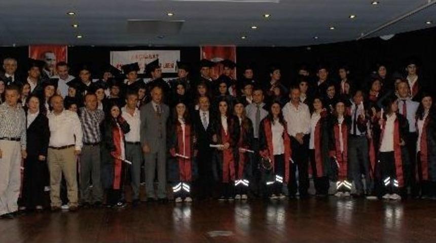 Ak&ccedil;aabat Anadolu Sağlık Meslek Lisesi 2013 Yılı Mezunlarını Verdi