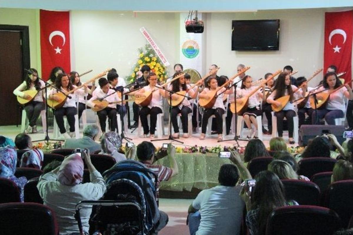 İlkadım'da Bağlama Dinletisi Ve Solistler Ge&ccedil;idi