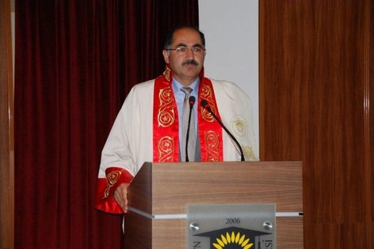 Nk&uuml;&rsquo;de Akademik Giysi Giyme T&ouml;reni Yapıldı