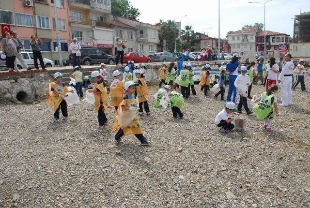Mudanya&rsquo;da Minikler &Ccedil;&ouml;p Topladı 3