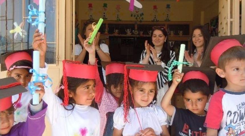 Kara&ccedil;oban&rsquo;da Mezuniyet Coşkusu