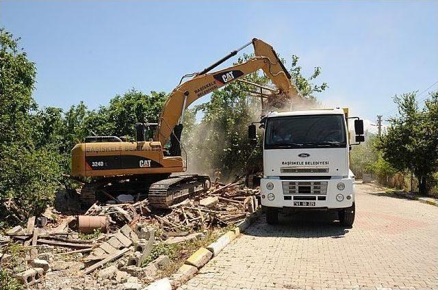 Harabe Binalar Yıkıldı