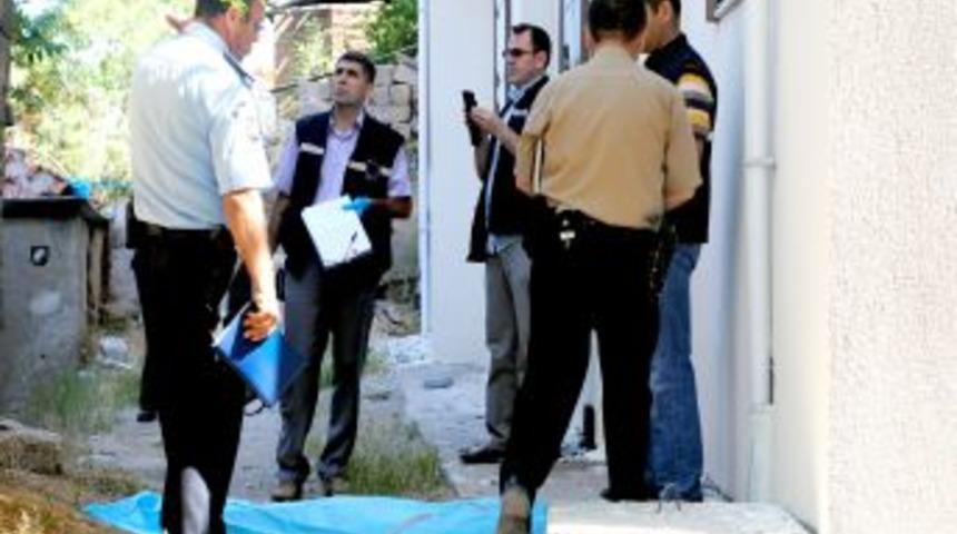 Balkondan D&uuml;şen Yaşlı Kadın Hayatını Kaybetti