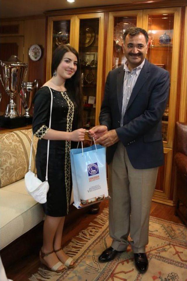 Türkçe Olimpiyatları Çocukları Üsküdar Belediyesi ni Ziyaret Etti 2