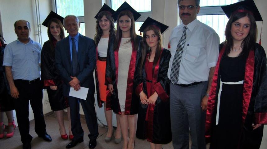 Beşikd&uuml;z&uuml; Kız Teknik Ve Meslek Lisesi'nde Mezuniyet Coşkusu