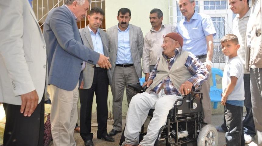 Siirt Belediyesi, 6 Engelliye Ak&uuml;l&uuml; Tekerlekli Sandalye Verdi