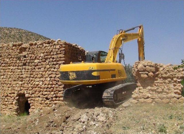 Kilise Bahçesinde 'faili Meçhul' Kazısı