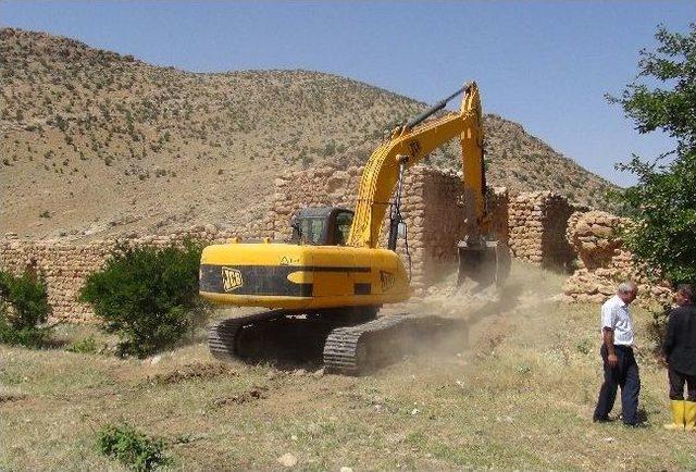 Kilise Bahçesinde 'faili Meçhul' Kazısı