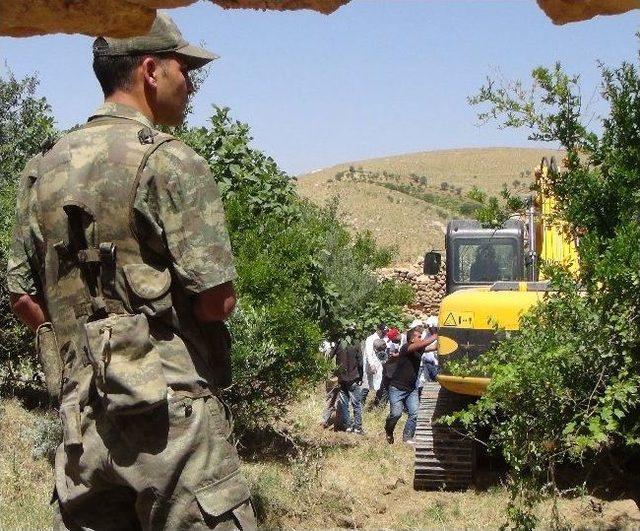 Kilise Bahçesinde 'faili Meçhul' Kazısı