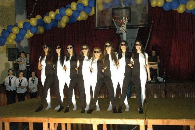 Kız Teknik Ve Meslek Lisesi nde Mezunuyit Coşkusu 2