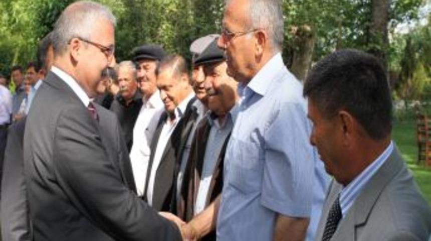 Valisi G&uuml;ven&ccedil;er, Muhtarlarla Yaylada Kahvaltı Yaptı