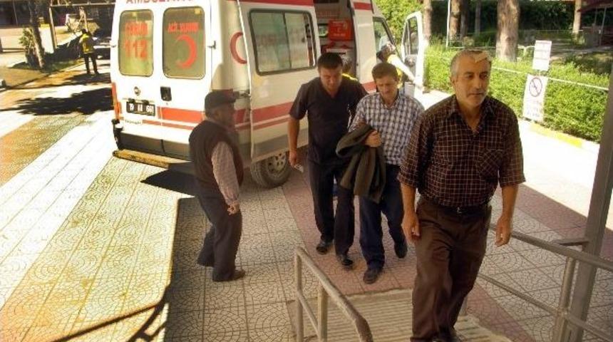 &Ccedil;orum'da İki Otomobil &Ccedil;arpıştı: 4 Yaralı