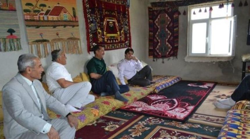 Sason Kaymakamı Y&ouml;r&uuml;k K&ouml;y Gezilerine Devam Ediyor