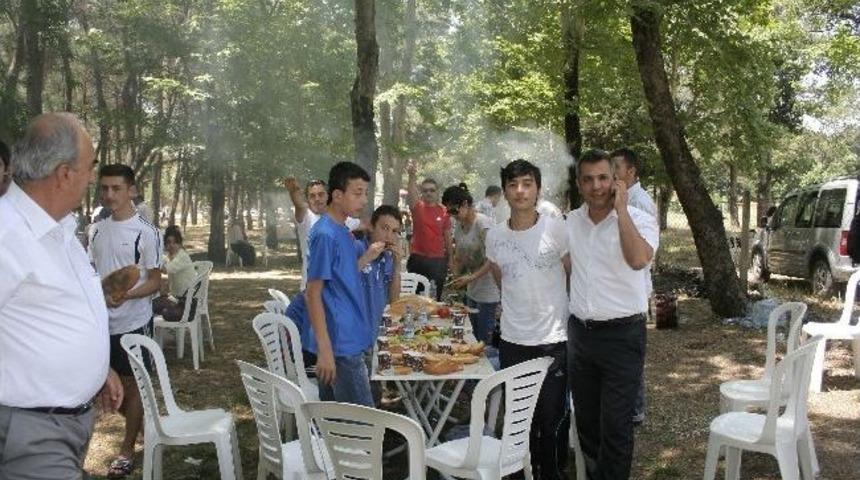 Milli Eğitimden Başarılı &Ouml;ğrencilere Mangal