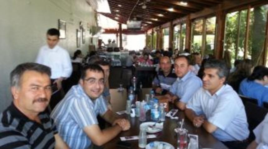 Tayin Olan Arkadaşları İ&ccedil;in Veda Yemeği D&uuml;zenlediler