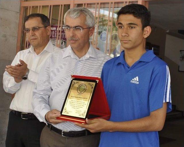 Ş&uuml;kr&uuml; Malaz İlkokulu Futbol Turnuvasında T&uuml;rkiye 3.s&uuml; Oldu 1