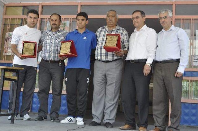 Ş&uuml;kr&uuml; Malaz İlkokulu Futbol Turnuvasında T&uuml;rkiye 3.s&uuml; Oldu 2