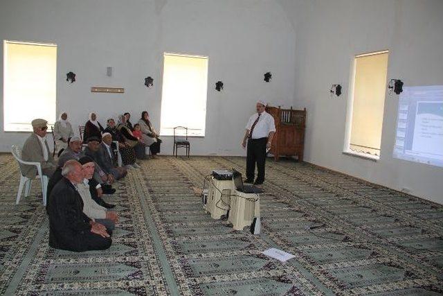 Pınarbaşı İl&ccedil;esinde Hacı Adaylarına Seminer Verildi 1