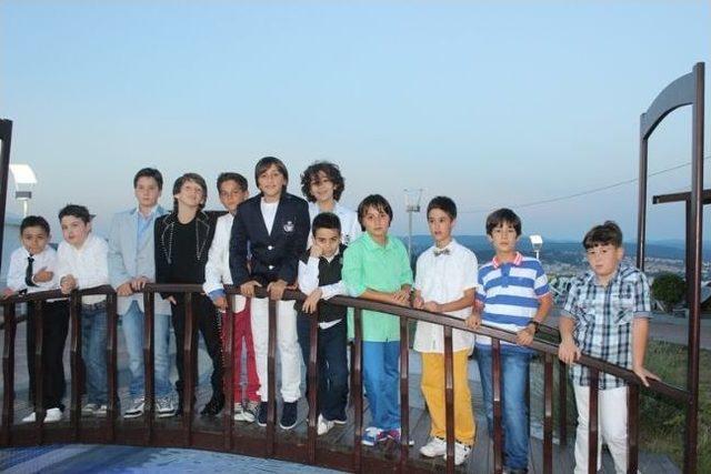 D&uuml;zce Cumhuriyet İlkokulu&rsquo;da Mezuniyet Coşkusu 1