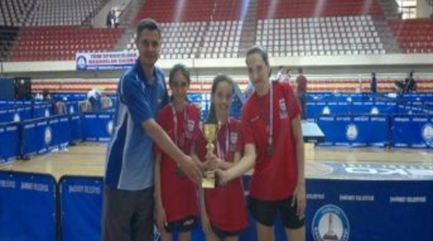 Yalova Belediyesi Bayan Masa Tenisi Takımı 2. Lige Y&uuml;kseldi