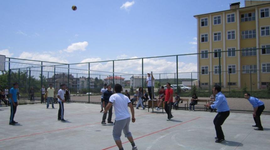 Eflani Milli Eğitim M&uuml;d&uuml;rl&uuml;ğ&uuml; Voleybol Turnuvası Sona Erdi