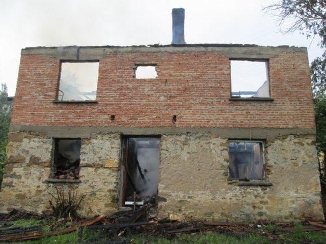 Ağlı&rsquo;da Yıldırım Bir Evi K&uuml;le &Ccedil;evirdi 1